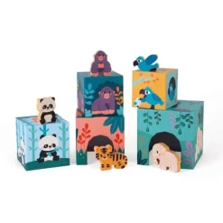Pyramide En Carton Et Figurines En Bois - Partenariat Wwf®